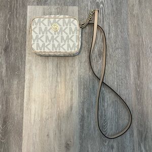 Micheal Kors cross body bag